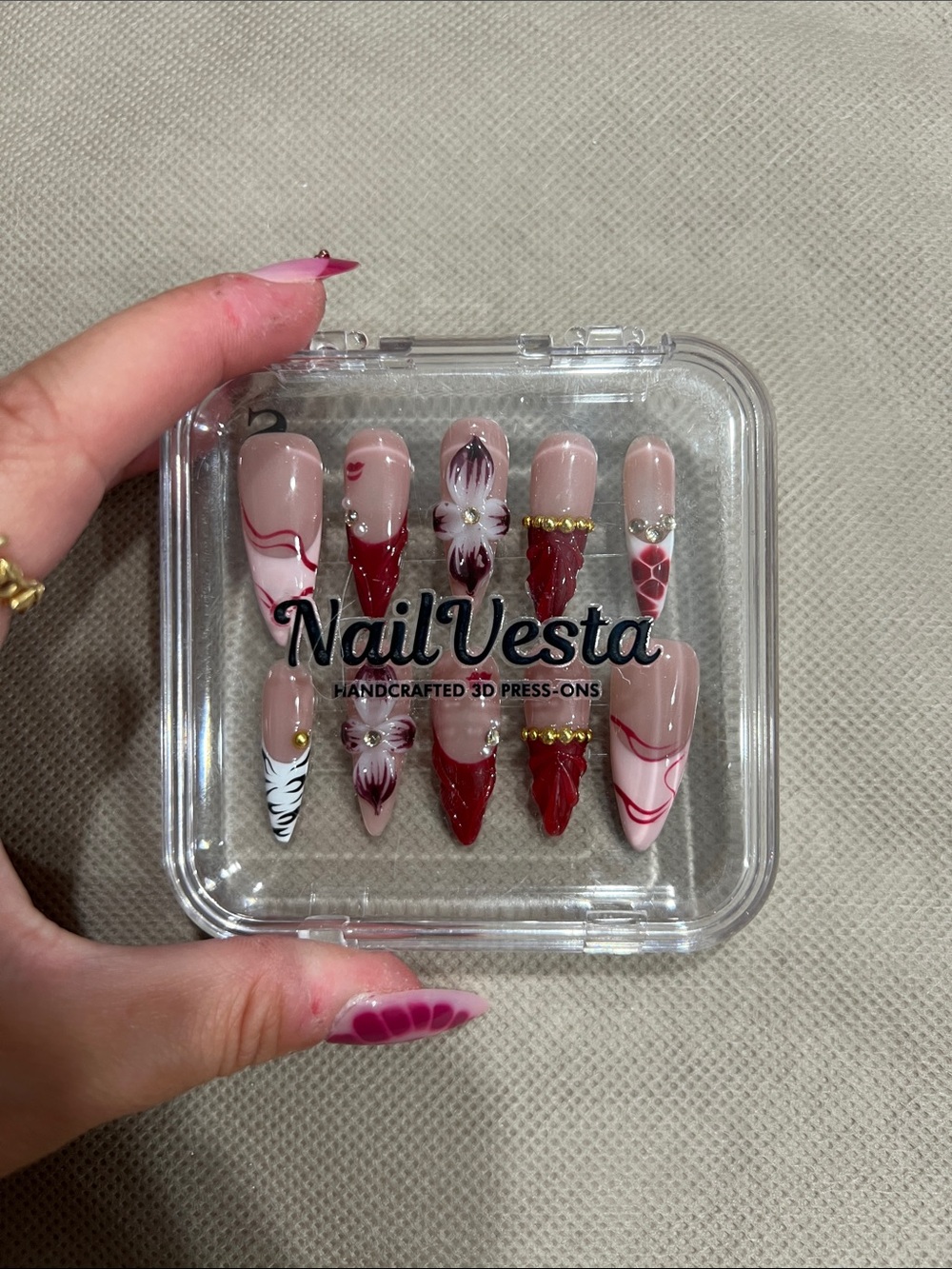 Nail Vesta Press On Nail Set Floral Accents Winery Flame Size Small - Picture 2 of 3